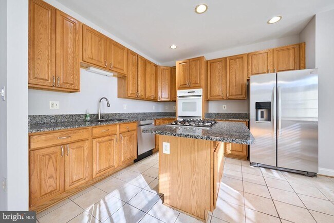 Building Photo - 685 Springhouse Square SE