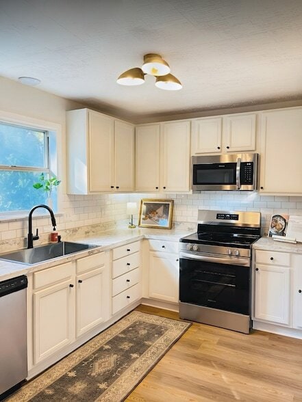 Building Photo - 3249 Lakeford Dr