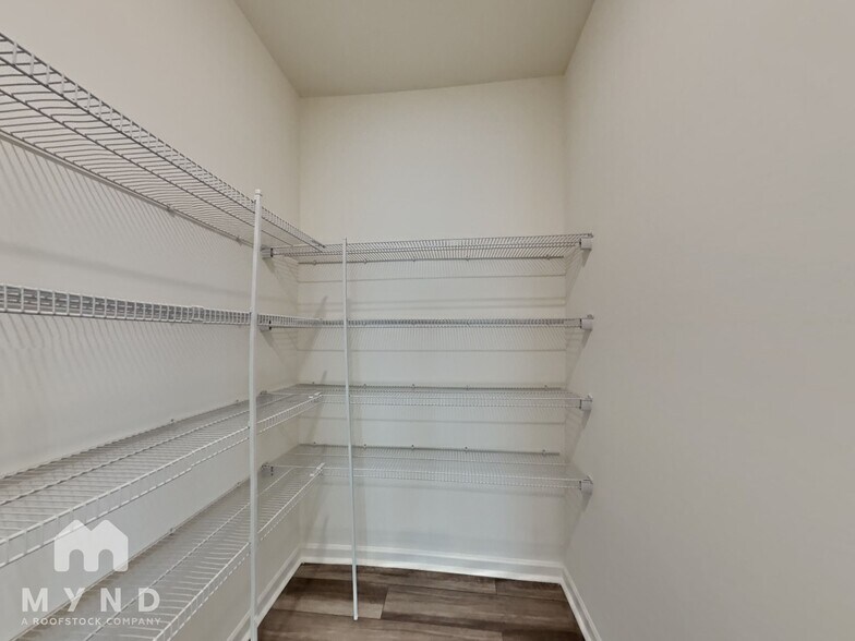Building Photo - 1148 Centerview Dr