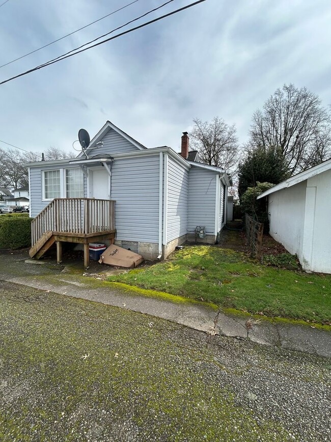 Building Photo - 900 Front St