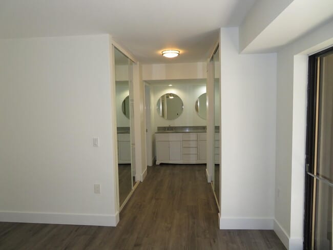 Building Photo - 1700 Embassy Dr