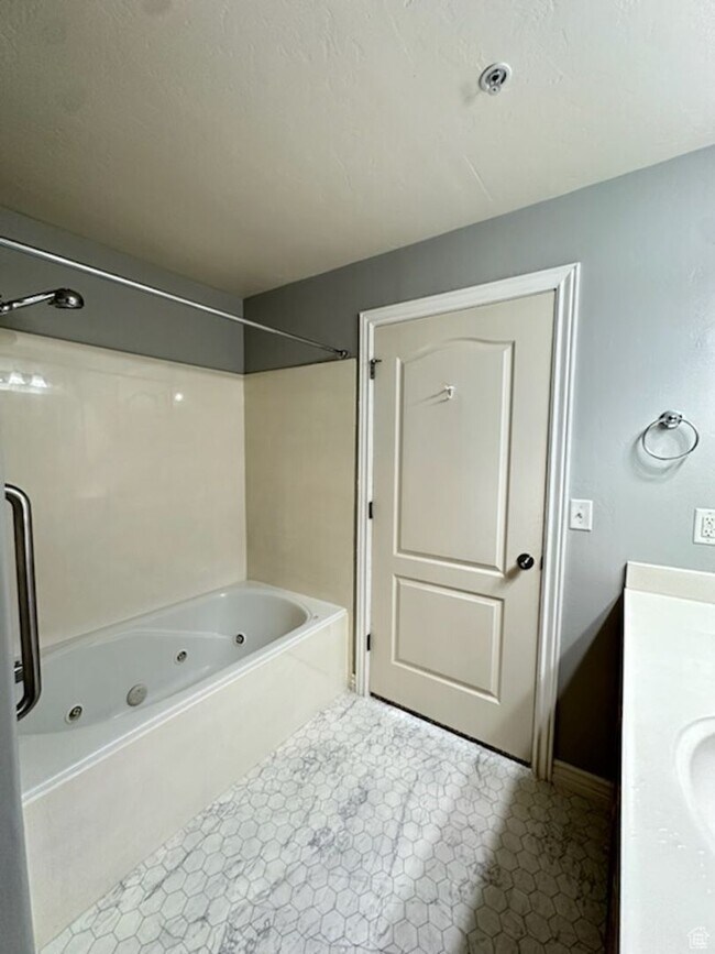 Building Photo - 574 S 2150 W