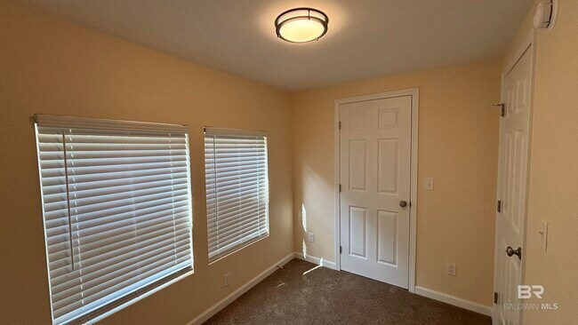 Building Photo - 7251 Pinehill Rd