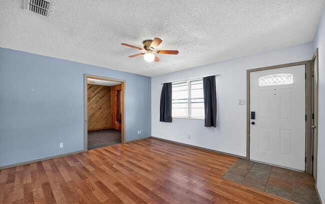 Building Photo - 604 Fegan St