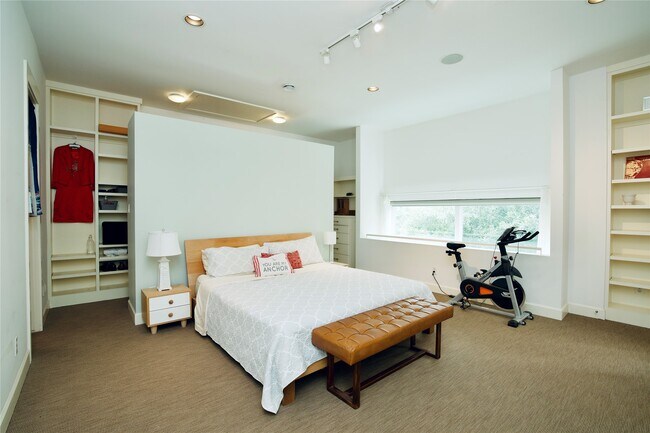 Building Photo - 1820 Southmore Blvd