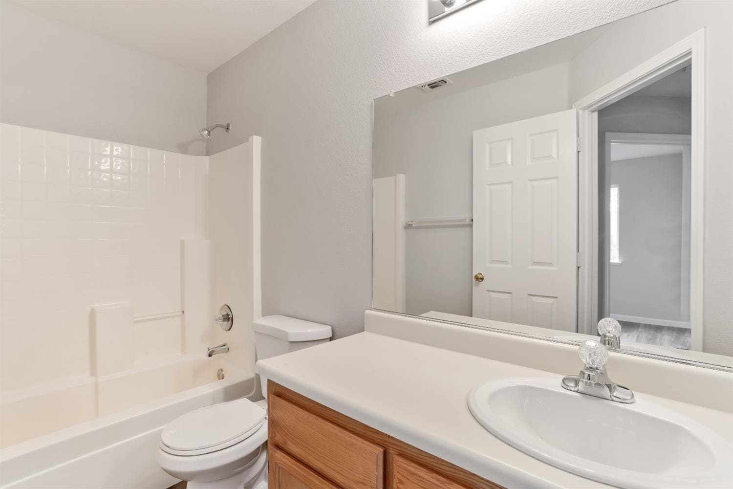 The master bathroom. - 3038 Courtside Dr