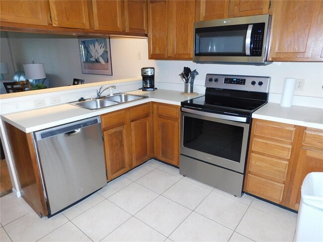 Building Photo - 250 Woodlake Wynde