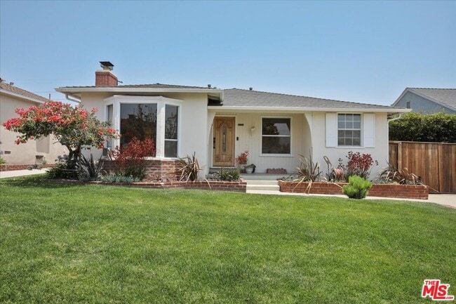 Primary Photo - 8150 Kenyon Ave