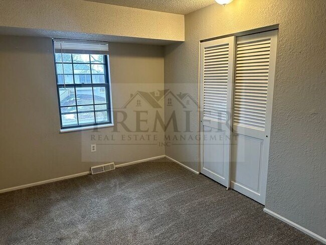 Building Photo - Spacious 3 bd/2 19716 E Millhaven St, Inde...