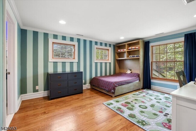 Building Photo - 236 Long Hill Dr