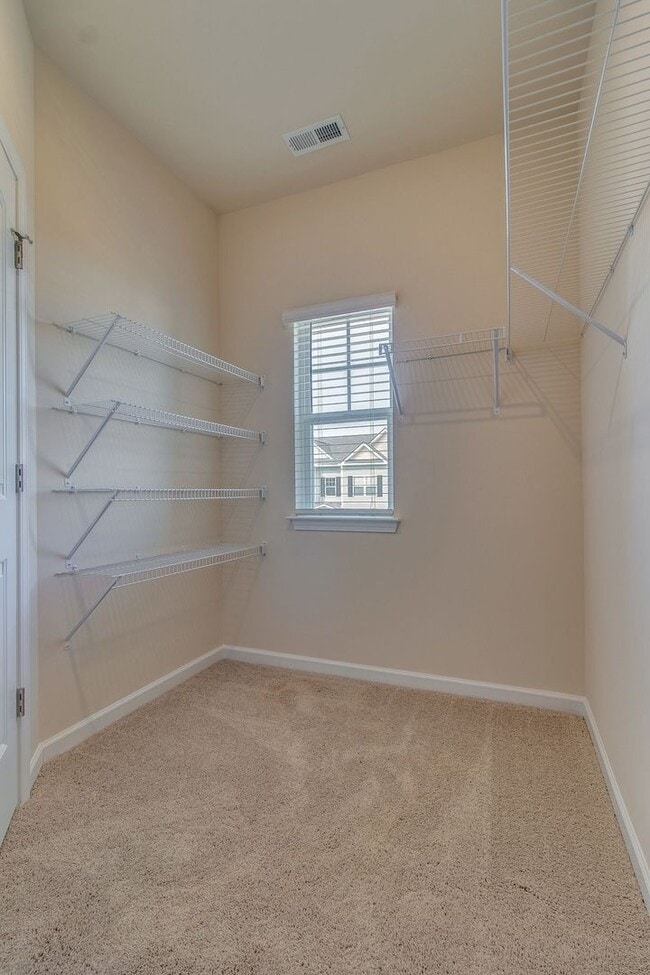 Building Photo - Beautiful 3BR/2.5BA Townhome in Columbia!