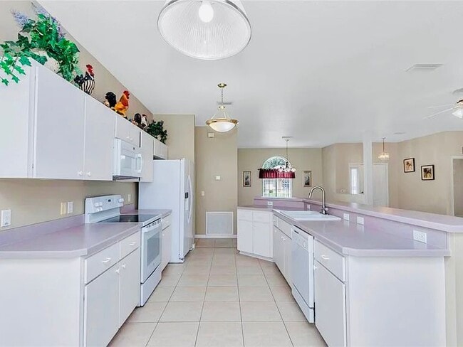 Building Photo - 5520 NW 26th Ln