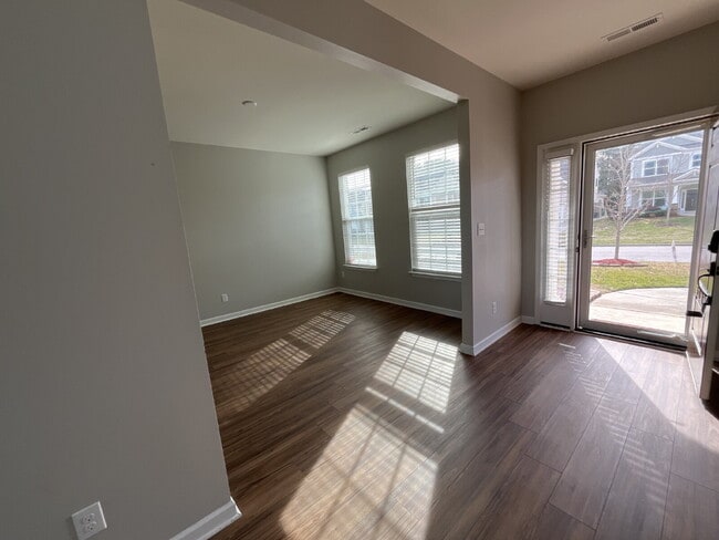 Building Photo - "Charming 4-Bed High Point Home with Granite Elegance & Cozy Fireplace!"