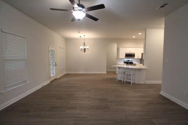 Building Photo - Sweetbarb Estates 3BR Home Near I-10 & Pine Forest Rd with Quartz Kitchen, LVP Flooring, 2-Car Ga...