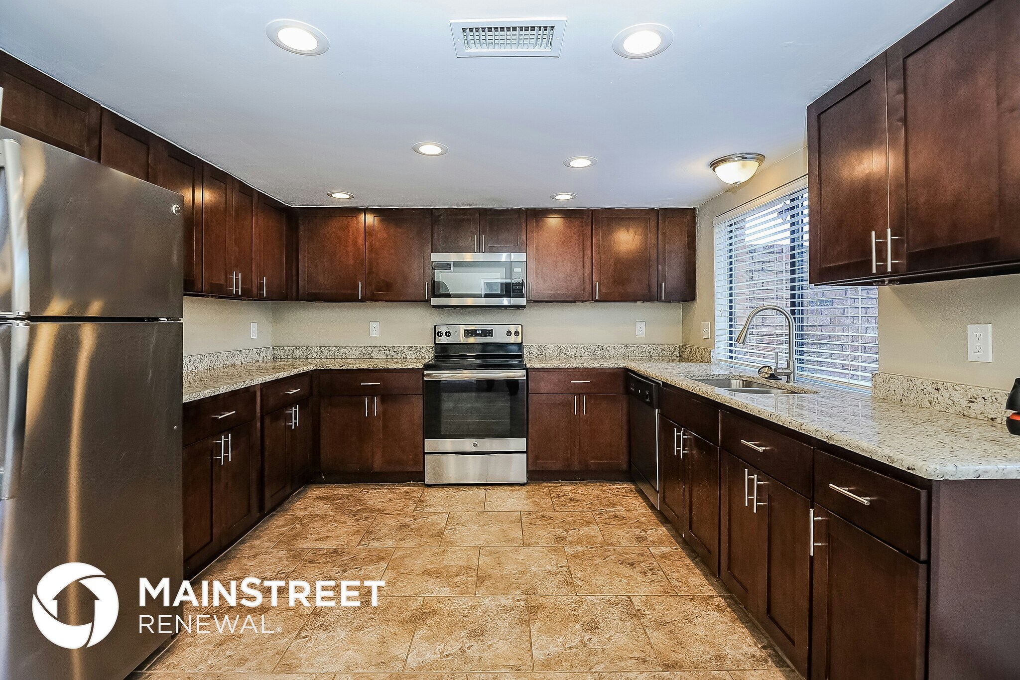 Building Photo - 5022 Presidio Dr