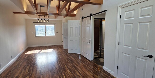 Building Photo - Fabulous Moraga 4bd+den/3ba Property with Stunning Views & Pool/Spa