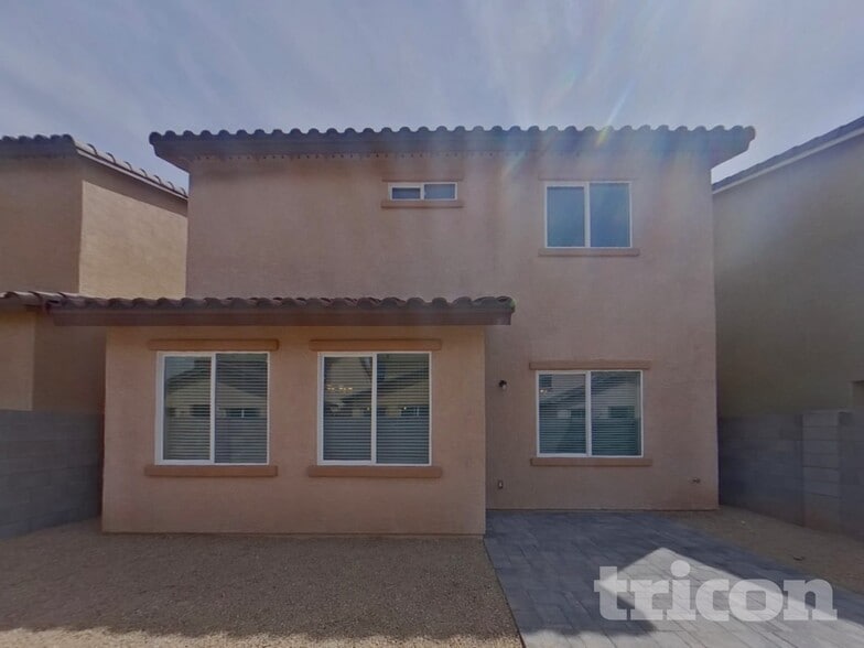 Building Photo - 4544 E Grandview St