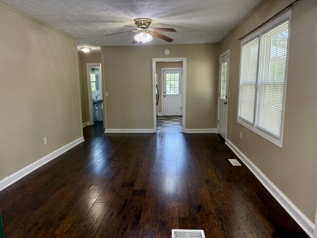 Building Photo - 1606 Tuckaleechee Pike