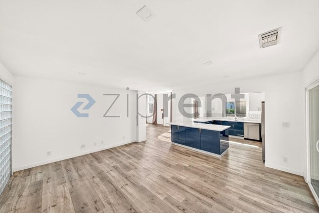 Building Photo - 2481 S Bundy Dr