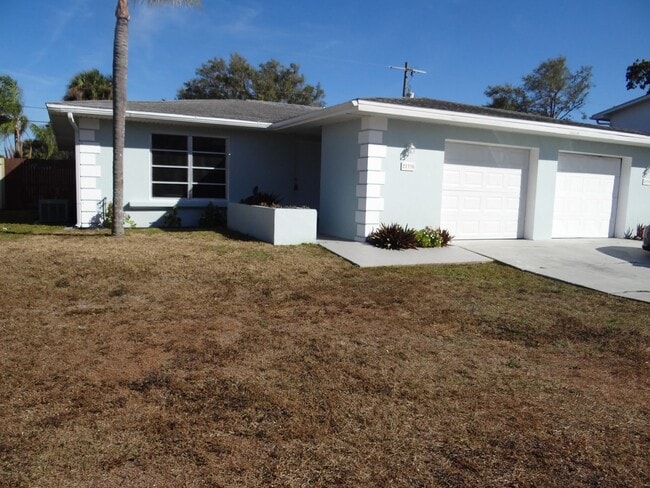 Primary Photo - Annual Renovated Duplex 2 bed 1 bath 1 car...