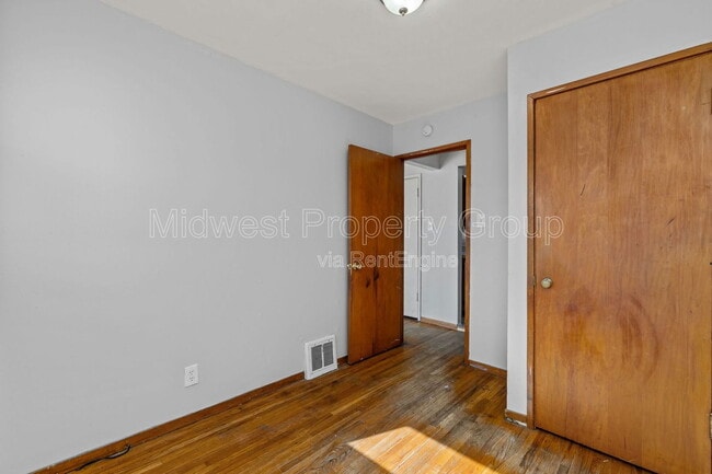 Building Photo - 405 Cameron Rd