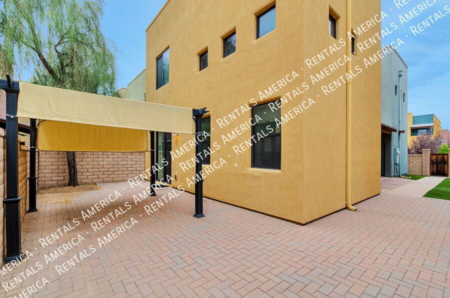 Building Photo - 402 E Croydon Park Rd