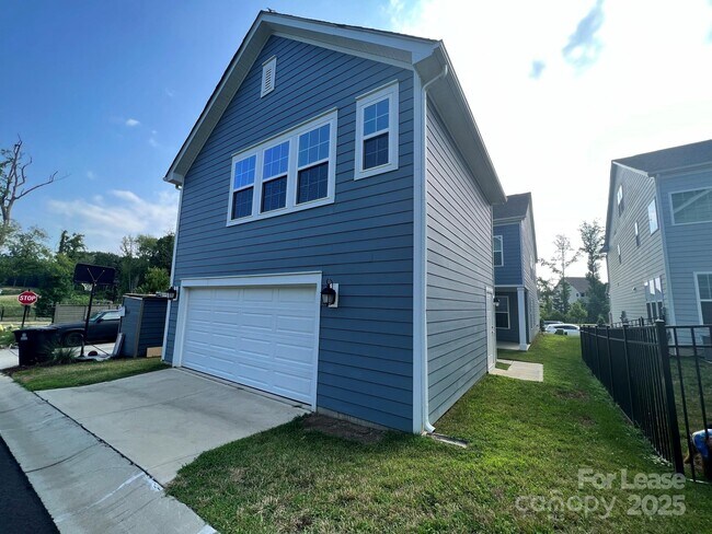 Building Photo - 15531 Laverack Ln
