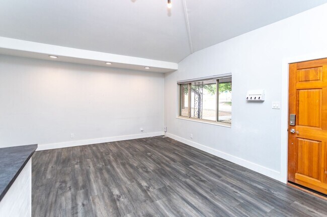 Building Photo - Beautiful 2-Bedroom, 2-Bath Home in Desirable Southwest Colorado Springs!