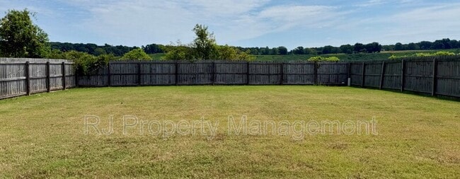 Building Photo - 5520 Kaitlyn Dr E