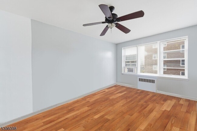 Building Photo - 2520 John F. Kennedy Blvd