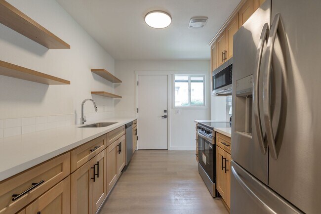 Building Photo - Crowne Pointe Apartment Homes