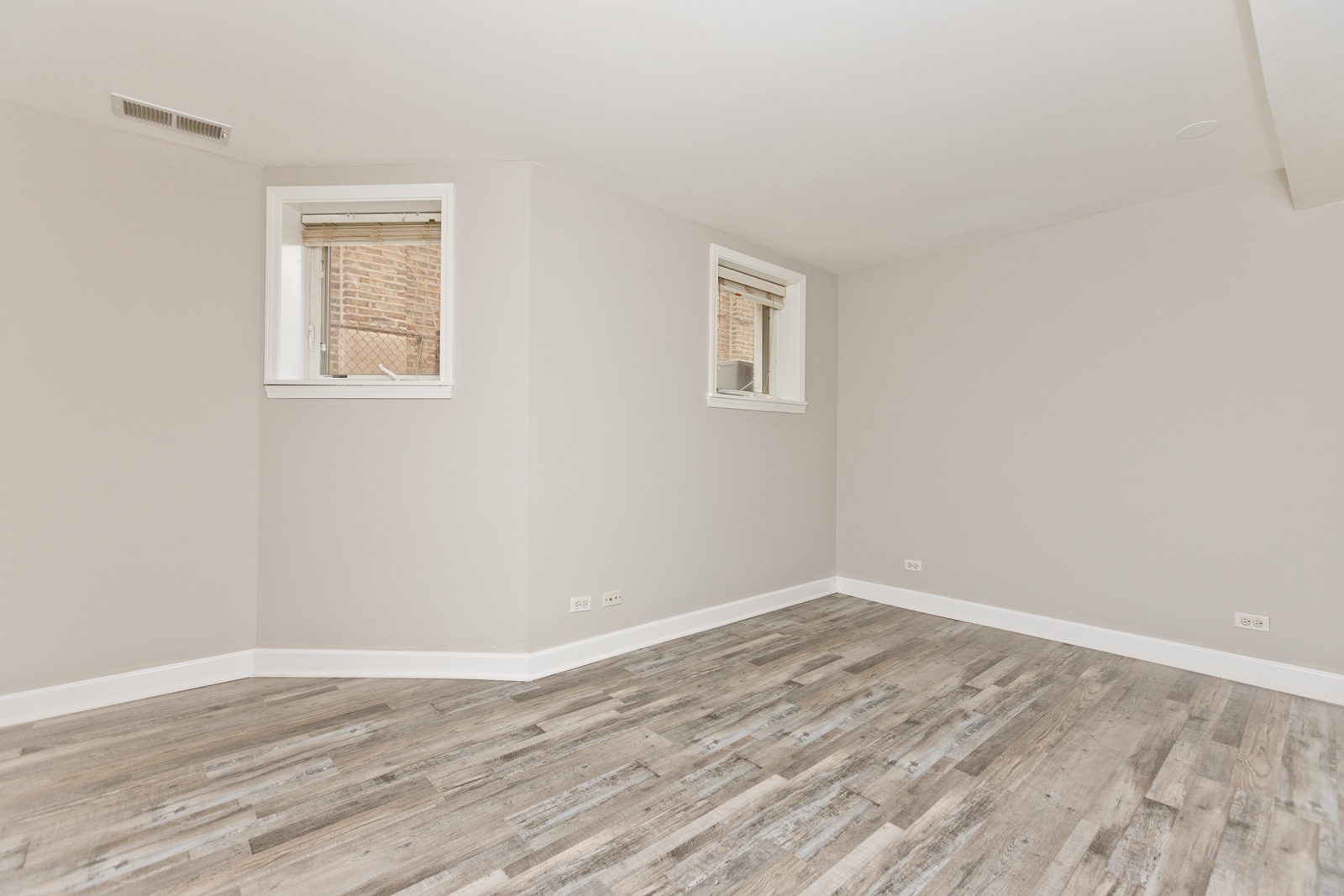 Building Photo - 1427 W Winona St