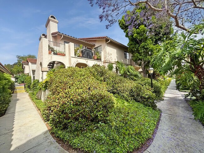 Building Photo - Charming 2BD/2BA Condo in La Jolla Village...