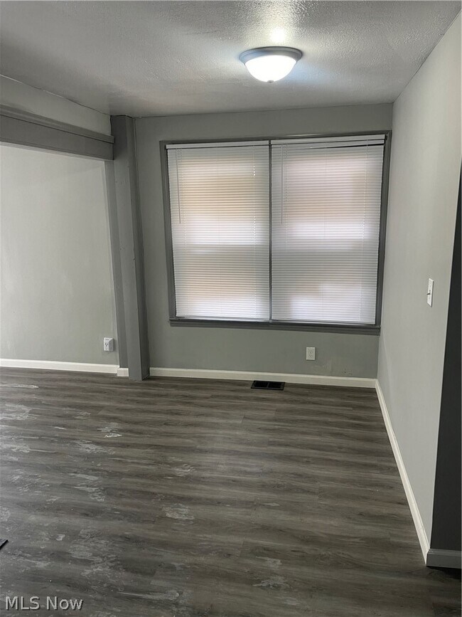 Building Photo - 12007 Beulah Ave