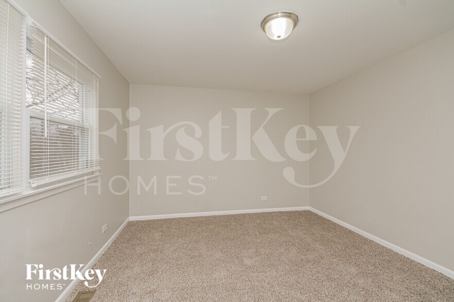 Building Photo - 17621 Grandview Dr