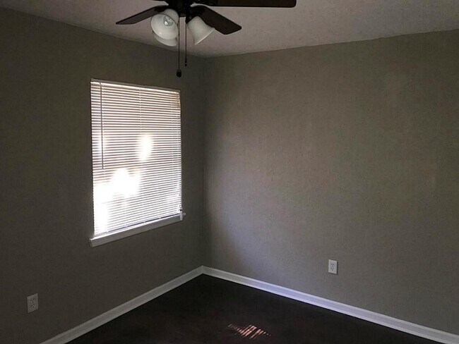 Building Photo - 10206 Buena Park Dr