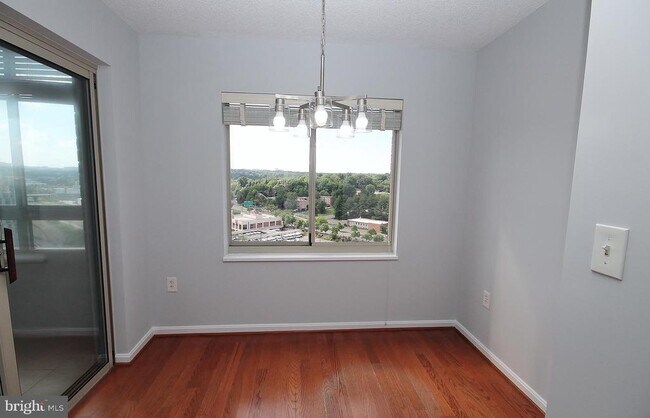 Building Photo - 2151 Jamieson Ave