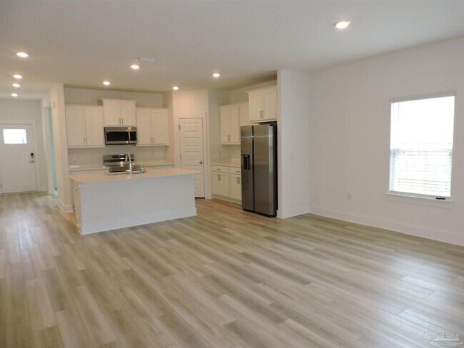 Building Photo - 6521 Paso Fino Dr