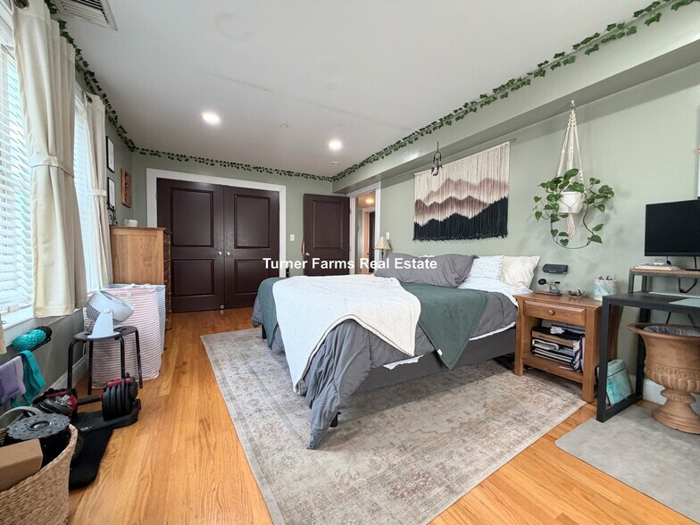 Building Photo - 31 Humphreys St