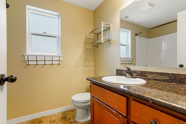 Building Photo - Well-Kept 3 bed, 2 bath home in South Salem
