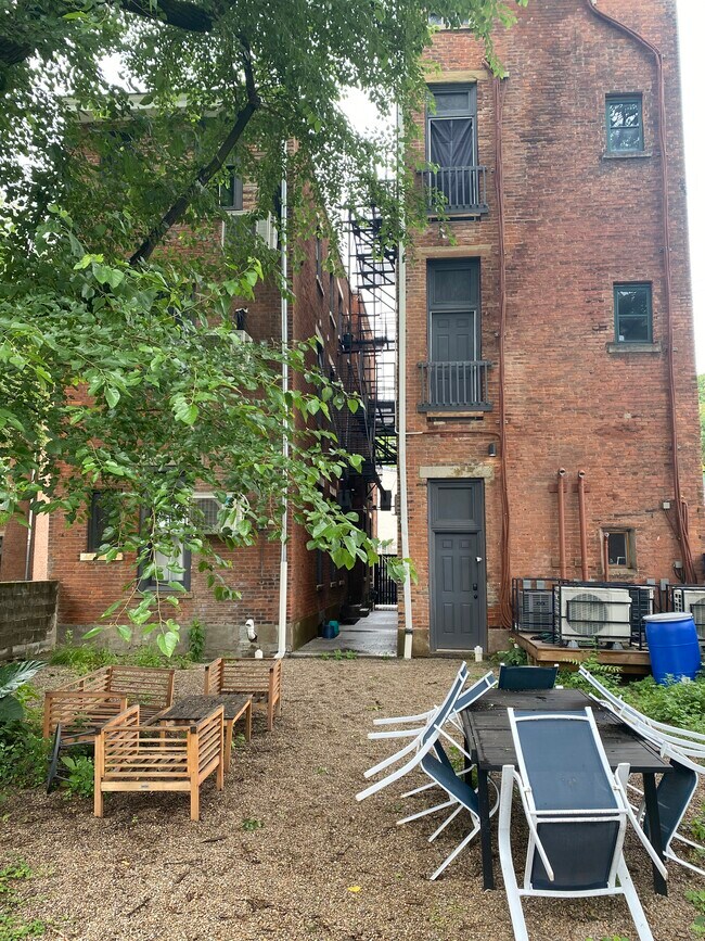 Building Photo - 207 W McMicken Ave