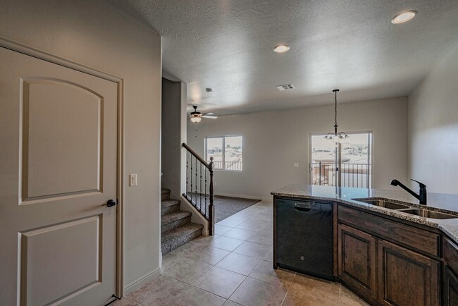 Building Photo - Townhome available in Millcreek Springs with a community pool!