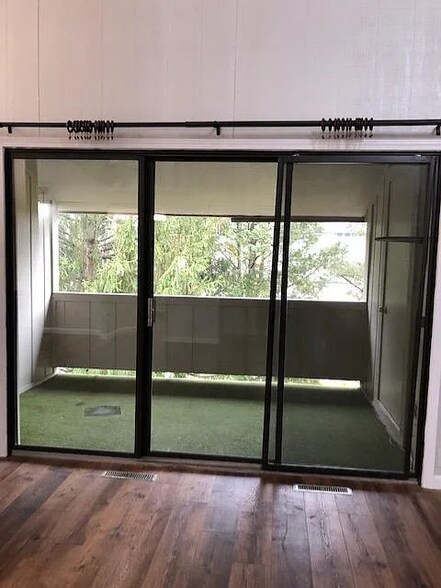 Building Photo - 2007 Melrose Dr