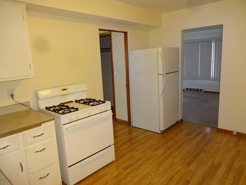 Building Photo - 2003 Richmond St