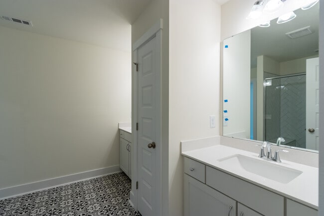 Building Photo - 493 Clark Creek Ln