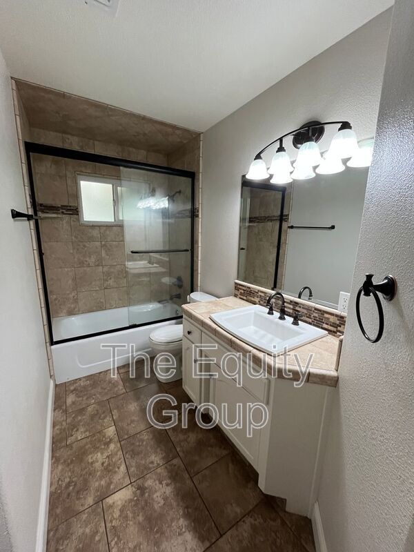 Building Photo - 2040 W Linda Vista Ave