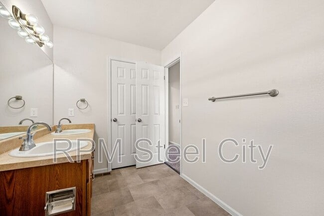 Building Photo - 5085 Tabor Lane