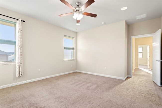Building Photo - 13800 Lyndhurst St