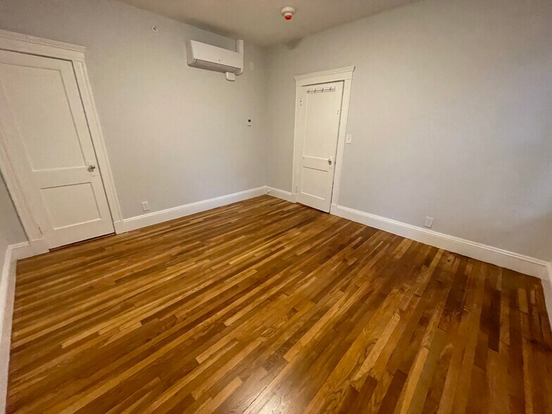 Building Photo - 22 Forest St