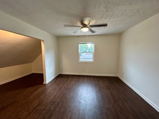 Building Photo - Charming 3 Bedroom 2 Bath House in Center Township!